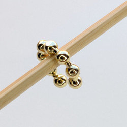 Earcuff cover esferas color Dorado perspectiva 3