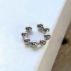 Earcuff cover esferas color Plateado perspectiva 4