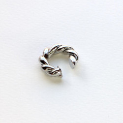 Earcuff cover trenza color Plateado perspectiva 2