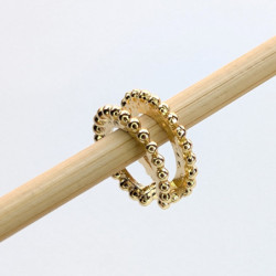 Earcuff cover mini esferas doble línea color Dorado perspectiva 3