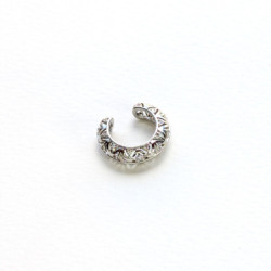 Earcuff cover gold vetas blancos perspectiva 1