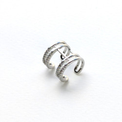 Earcuff cover gold resorte blancos perspectiva 1