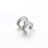 Earcuff cover gold resorte blancos perspectiva 1