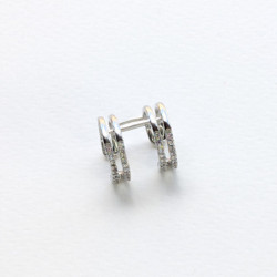 Earcuff cover gold resorte blancos perspectiva 2