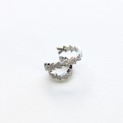 Earcuff cover gold 2 líneas perspectiva 2