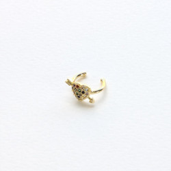Earcuff cover gold corazón perspectiva 1