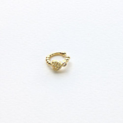 Earcuff cover gold corazón blanco perspectiva 1