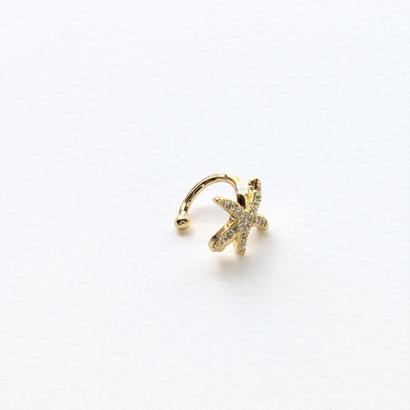 Earcuff cover gold estrella de mar circones blancos perspectiva 1 Earcuff cover gold estrella de mar circones blancos perspectiva 1