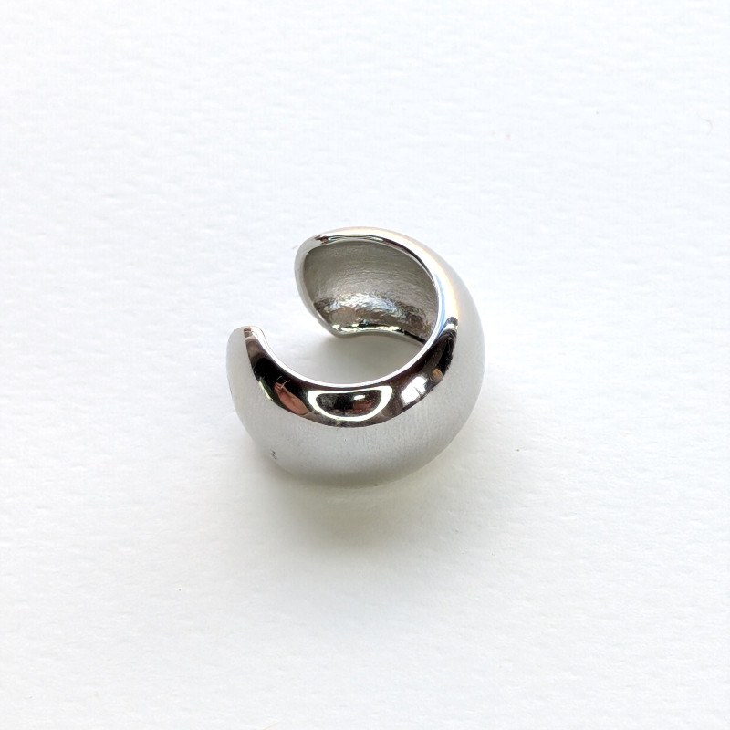 Earcuff cover gold en C 3D liso perspectiva 1 Earcuff cover gold en C 3D liso perspectiva 1