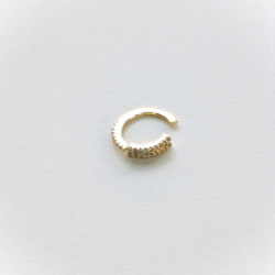 Earcuff cover gold bifurcado circones blancos perspectiva 1