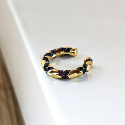 Earcuff dorado vetas con circones de colores perspectiva 4