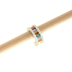 Earcuff dorado con argolla y cristales perspectiva 3