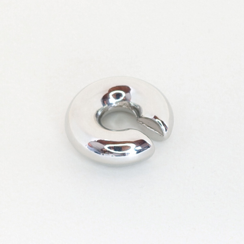 Earcuff plateado Chunky grande perspectiva 1 Earcuff plateado Chunky grande perspectiva 1