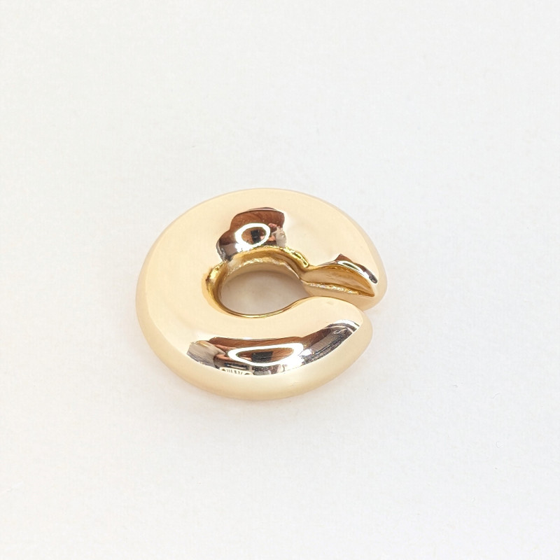 Earcuff Chunky dorado perspectiva 1 Earcuff Chunky dorado perspectiva 1