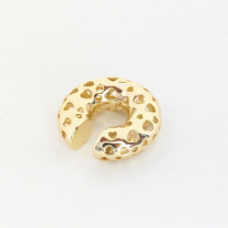 Earcuff Chunky dorado perforado corazones perspectiva 2