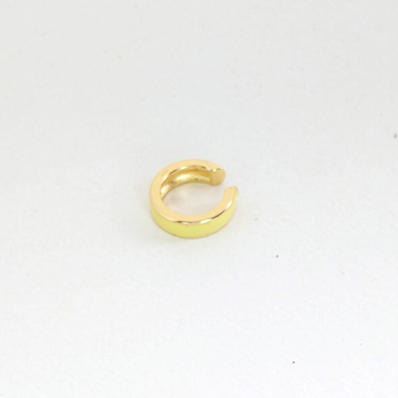 Earcuff vinilo amarillo perspectiva 1 Earcuff vinilo amarillo perspectiva 1