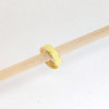 Earcuff vinilo amarillo perspectiva 3