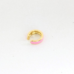 Earcuff vinilo rosado perspectiva 2