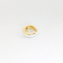 Earcuff sencillo blanco perspectiva 1