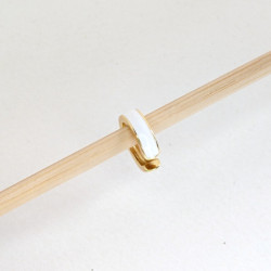 Earcuff sencillo blanco perspectiva 3