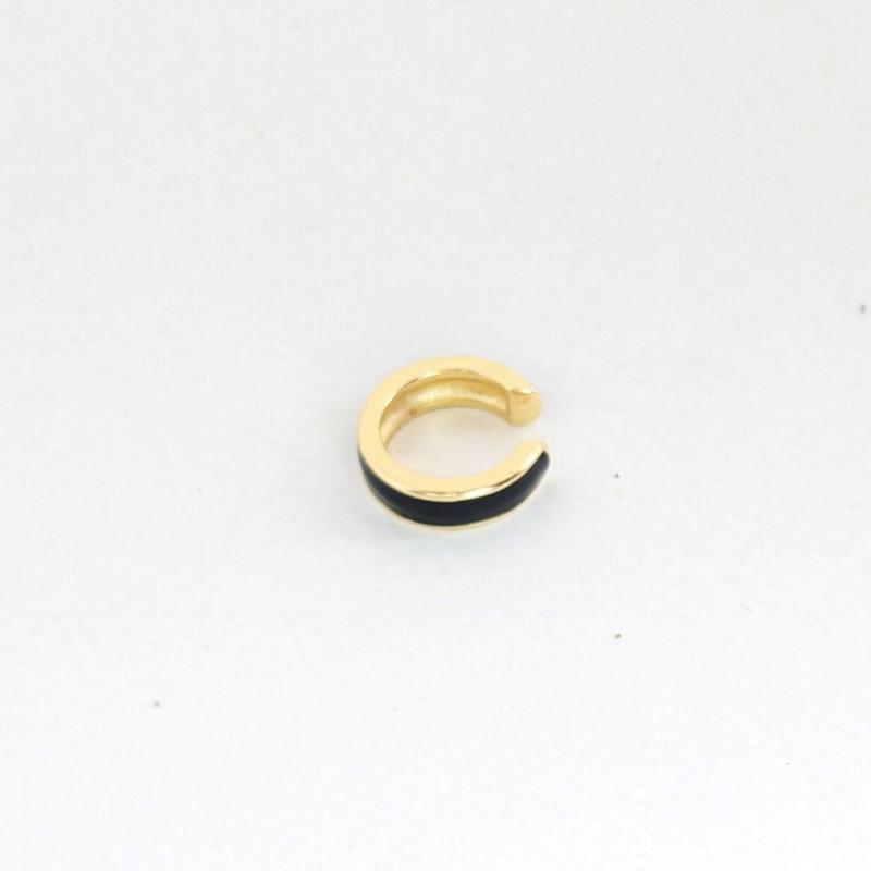 Earcuff sencillo negro perspectiva 1 Earcuff sencillo negro perspectiva 1