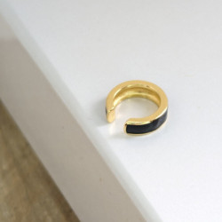 Earcuff sencillo negro perspectiva 4
