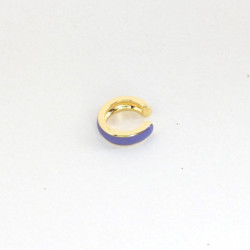 Earcuff sencillo morado perspectiva 1