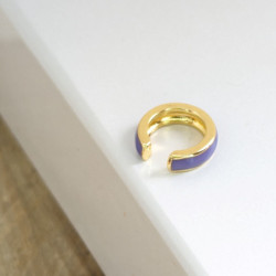 Earcuff sencillo morado perspectiva 4