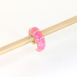 Earcuff biselado fucsia perspectiva 3