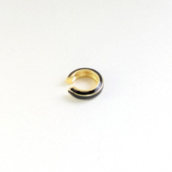 Earcuff vinilo biselado color Negro perspectiva 2