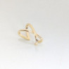 Earcuff colgante doble línea cruzado dorado perspectiva 1