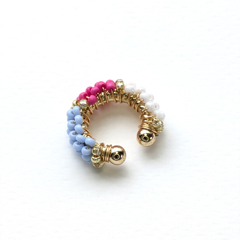 Earcuff tejido en mostacilla 3 colores perspectiva 1 Earcuff tejido en mostacilla 3 colores perspectiva 1