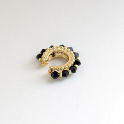 Earcuff tejido en cristales color Negro perspectiva 2