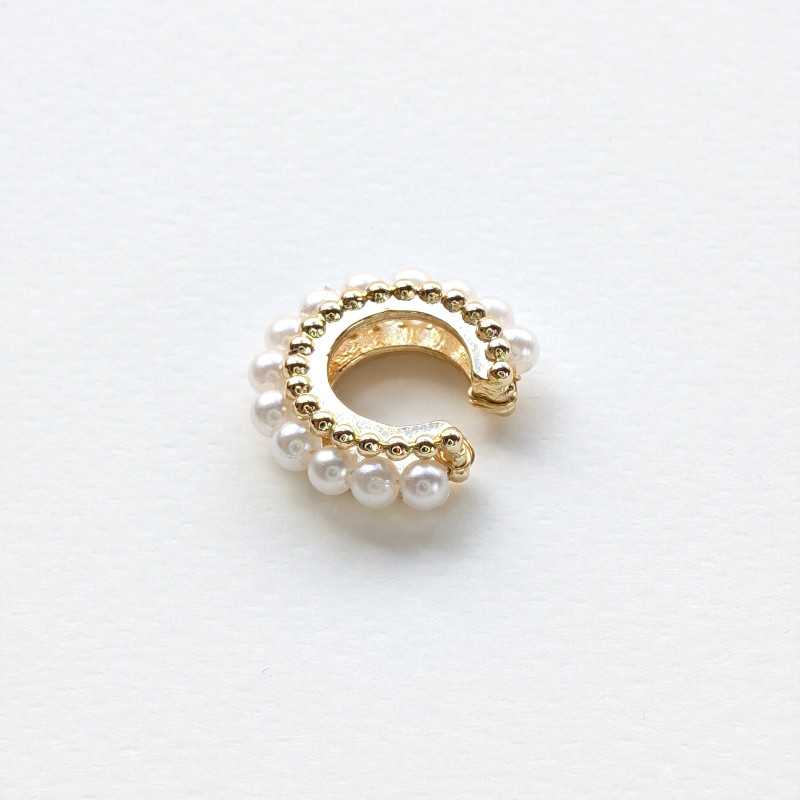 Earcuff tejido en perlas línea sencilla color Blanco perspectiva 1 Earcuff tejido en perlas línea sencilla color Blanco perspectiva 1