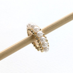 Earcuff tejido en perlas línea sencilla color Blanco perspectiva 3