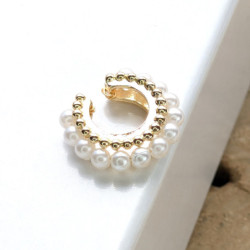 Earcuff tejido en perlas línea sencilla color Blanco perspectiva 4