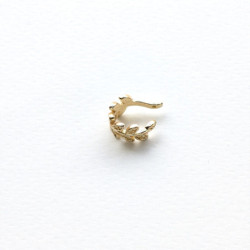 Earcuff cover gold hojas color Dorado perspectiva 1