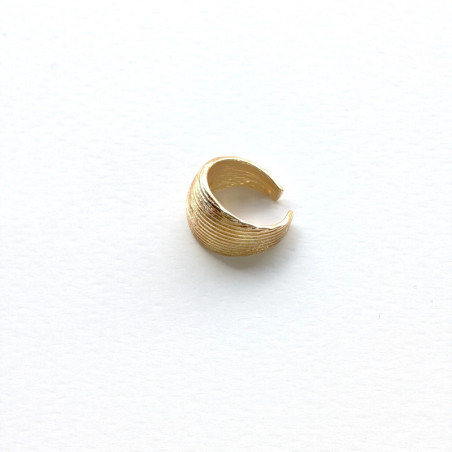 Earcuff cover gold concha color Dorado perspectiva 1