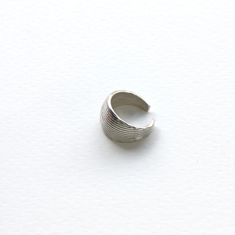Earcuff cover gold concha perspectiva 1 Earcuff cover gold concha perspectiva 1