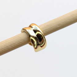 Earcuff cover gold en C biselado perspectiva 3