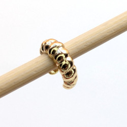 Earcuff cover gold oruga perspectiva 3